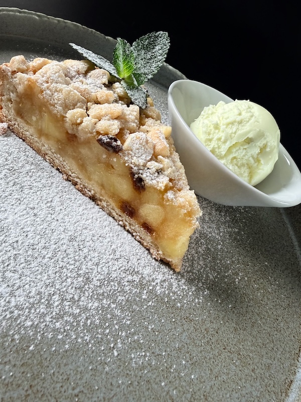 Tartă cu mere și înghețată de vanilie  180g