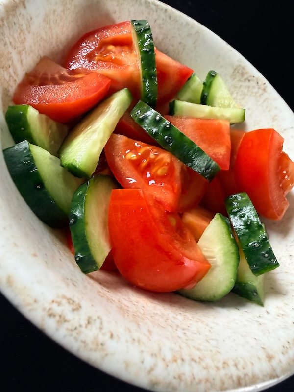 Salată de roșii și castraveți  300g