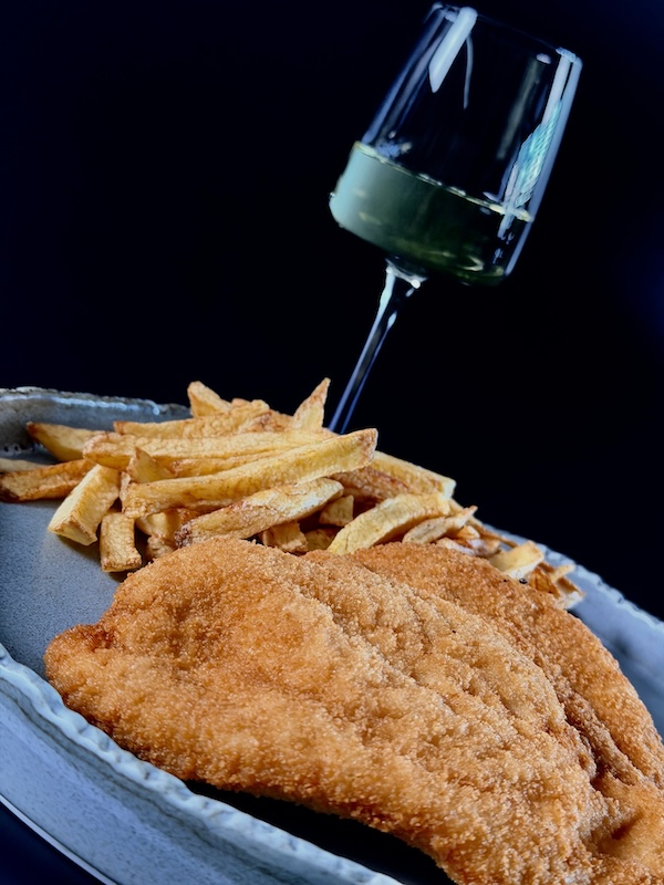 Șnițel de porc cu cartofi prăjiți 200g